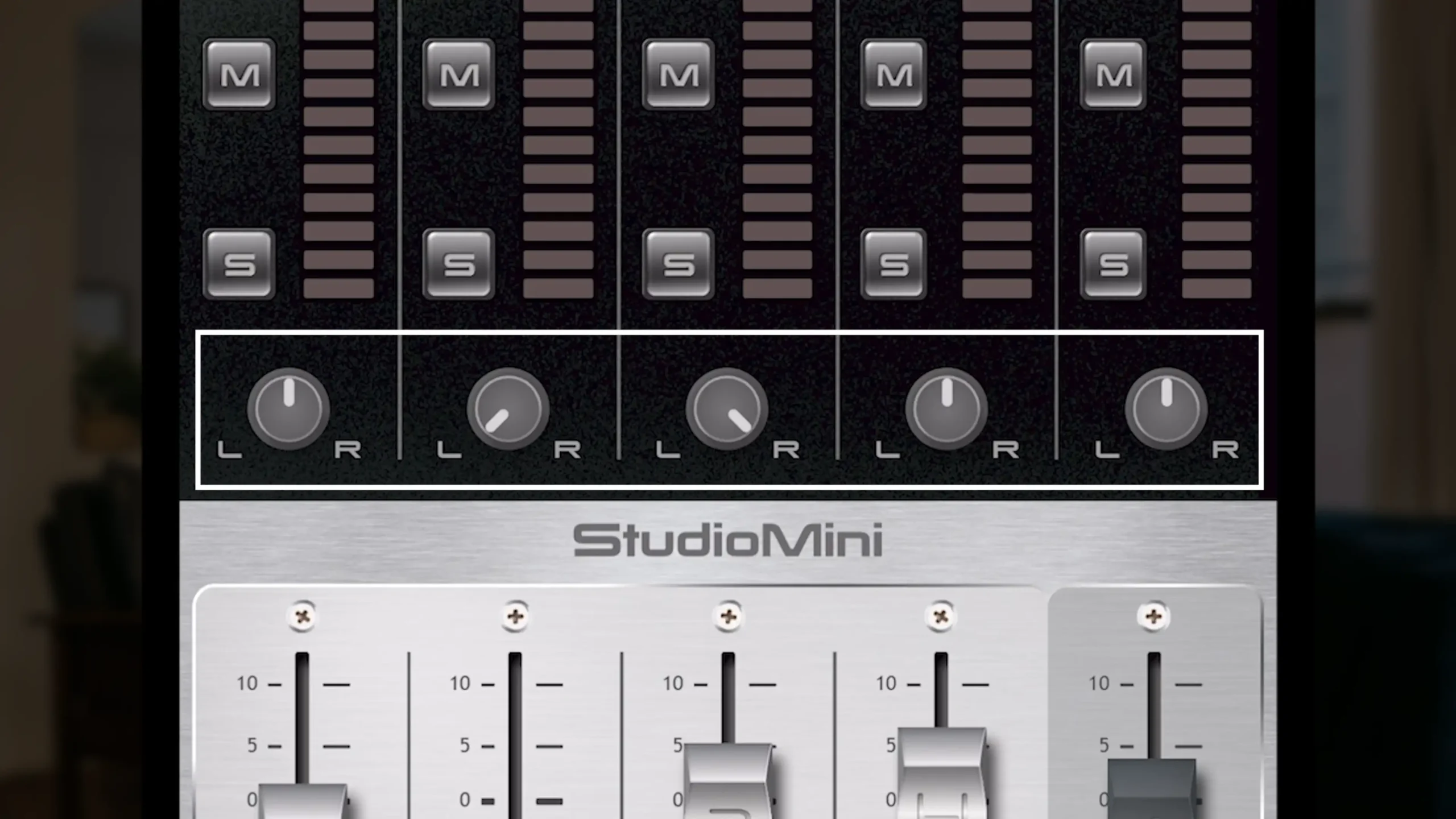StudioMIni-Pan-knobs Pan knobs - StudioMini app to record music